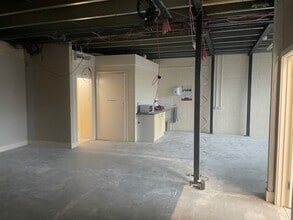 Canada Rd, Byfleet for lease Interior Photo- Image 2 of 4