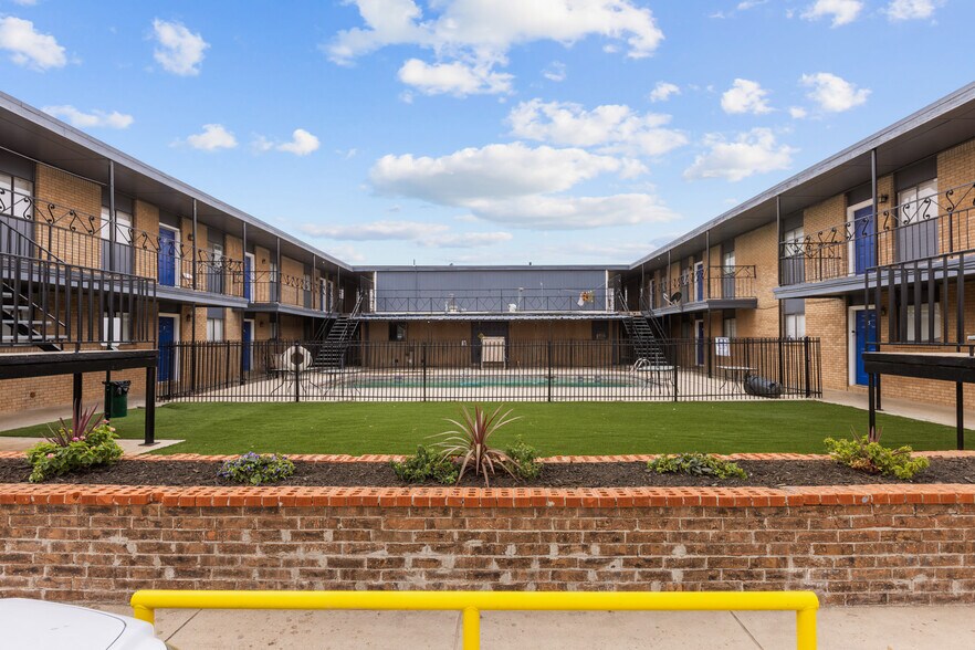 Houston Arms & Sierra Blanca portefeuille de 2 propriétés à vendre sur LoopNet.ca - Photo du bâtiment - Image 1 de 14