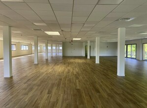 Office in Saint-Priest for lease Interior Photo- Image 1 of 8