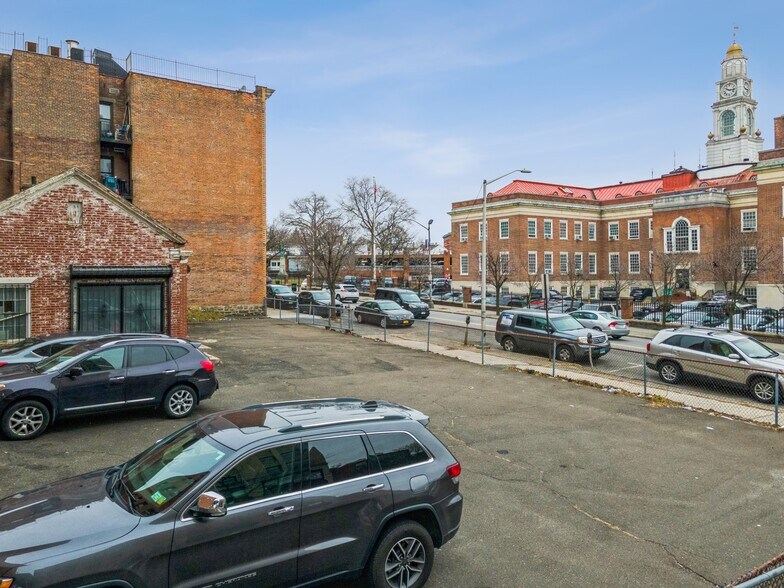 101 Stevens Ave, Mount Vernon, NY à vendre - Aérien - Image 1 de 11