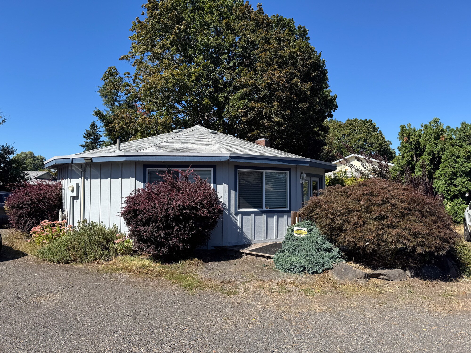 1675 NE Hogan Dr, Gresham, OR for lease Building Photo- Image 1 of 7