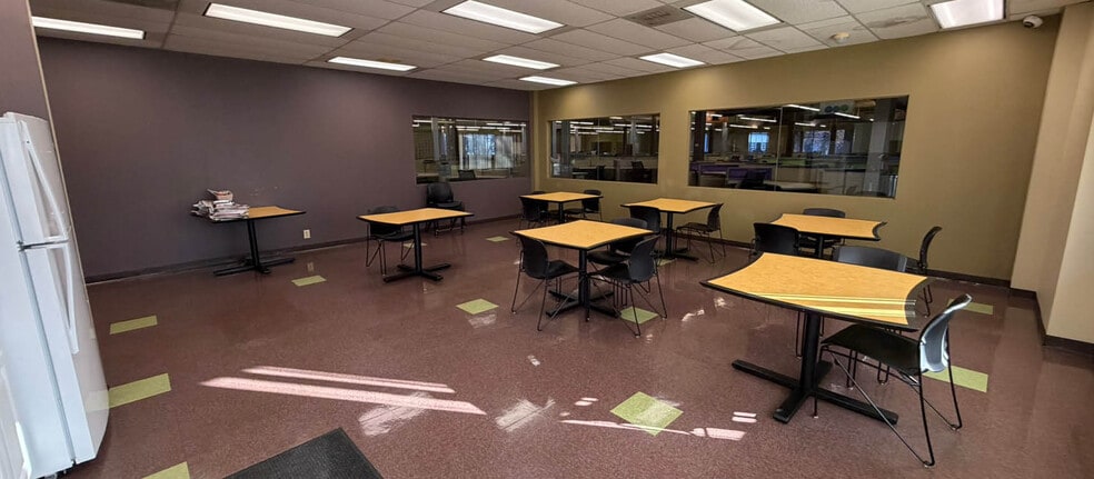 7088 W 130th St, Middleburg Heights, OH for lease - Building Photo - Image 2 of 5