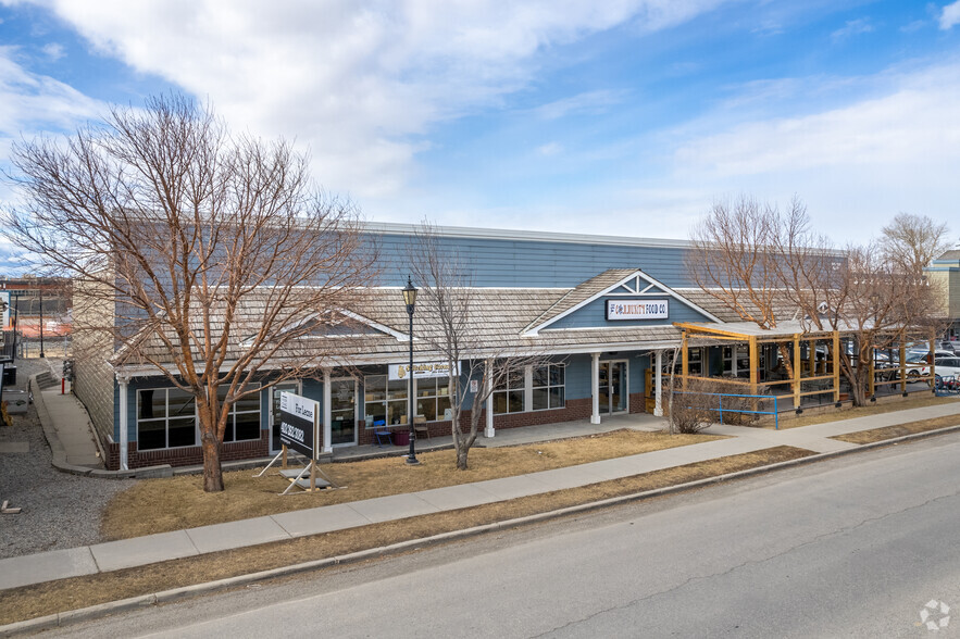 185 1st St E, Cochrane, AB for lease - Primary Photo - Image 1 of 5