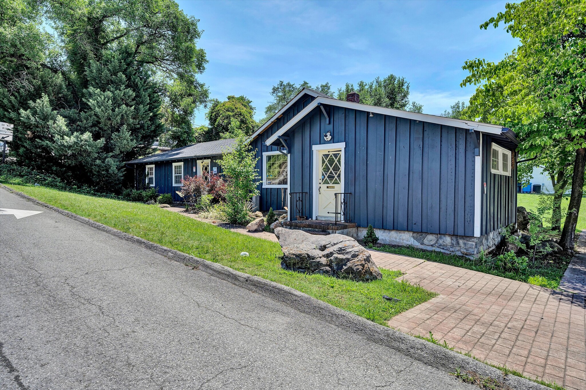 2302 Winthrop Ave SW, Roanoke, VA for sale Building Photo- Image 1 of 14