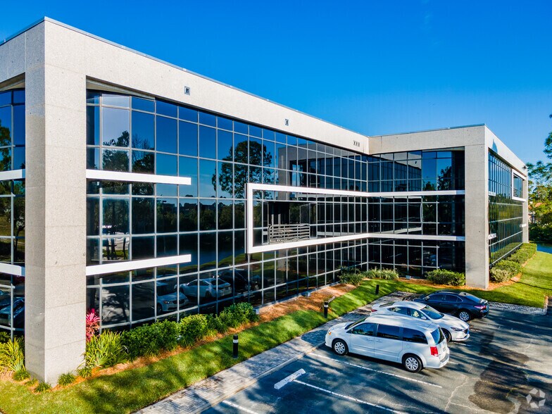 3001 Executive Dr, Clearwater, FL à louer - Photo du bâtiment - Image 2 de 7