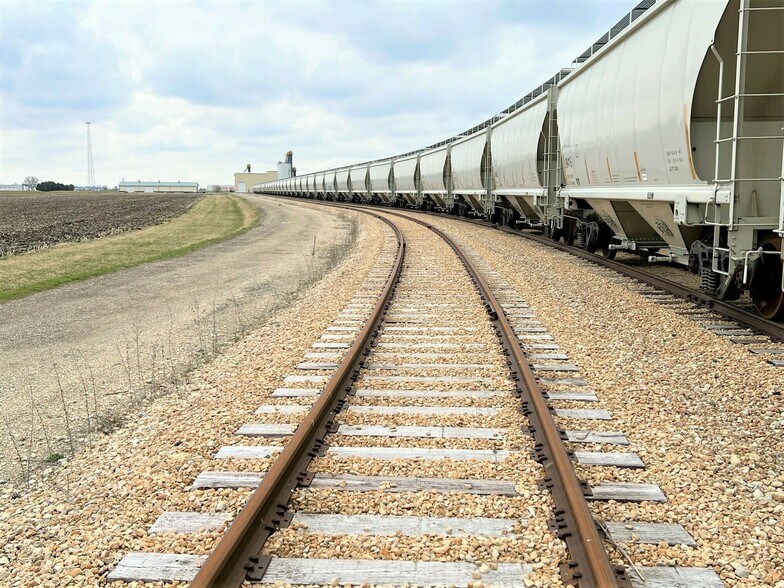 627 E US Highway 52, Utica, IL à vendre - Photo du bâtiment - Image 2 de 5