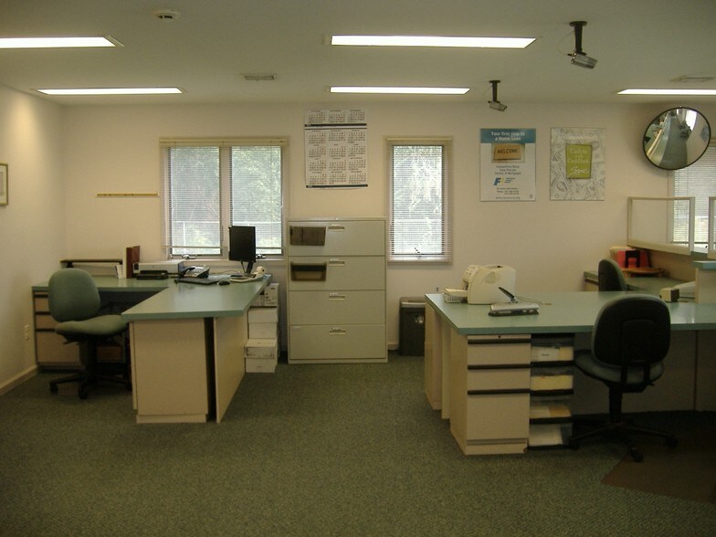 1900 S Pennsylvania Ave, Morrisville, PA for lease - Interior Photo - Image 3 of 6