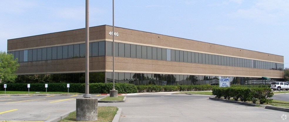 4646 Corona Dr, Corpus Christi, TX à louer - Photo du bâtiment - Image 2 de 24