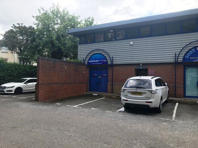 River Way, Andover for lease - Primary Photo - Image 1 of 1