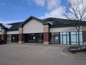 576 Boyson Rd NE, Cedar Rapids, IA for lease Building Photo- Image 1 of 7