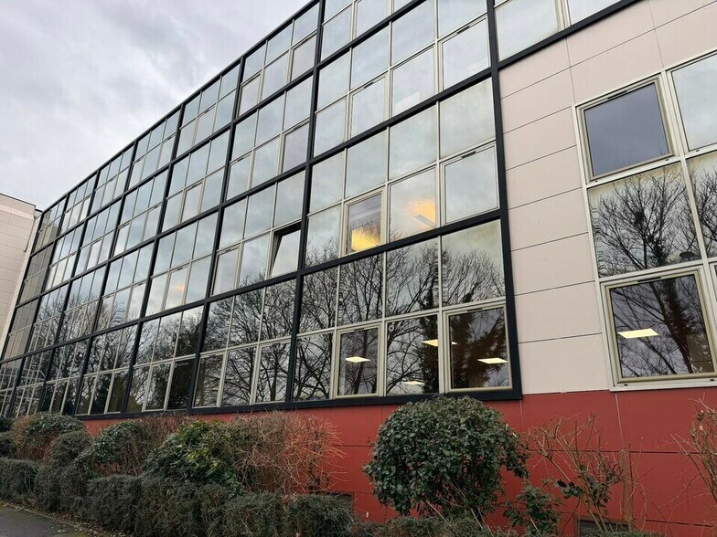 Industrial in Rouen for lease - Building Photo - Image 1 of 23