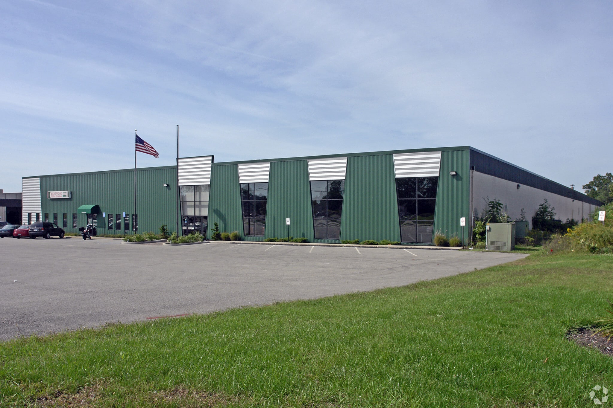 3063 Breton Rd SE, Grand Rapids, MI for sale Primary Photo- Image 1 of 10