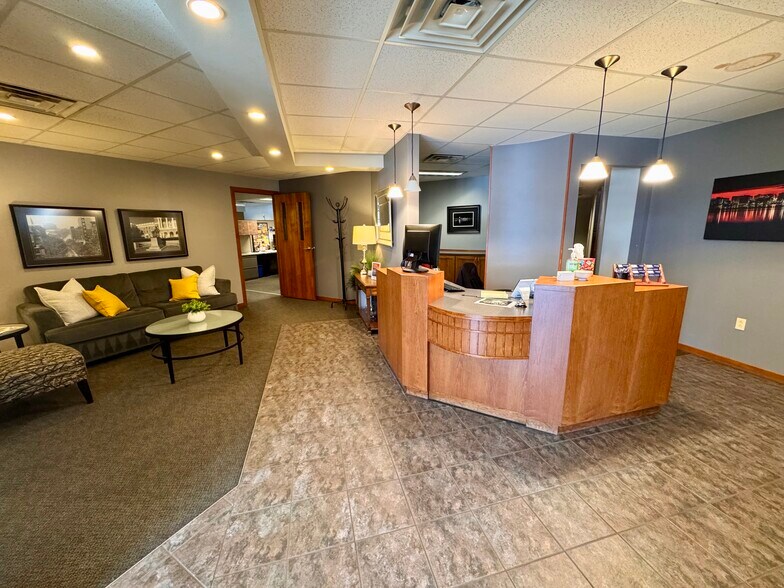 8150 Excelsior Dr, Madison, WI à vendre - Photo du bâtiment - Image 3 de 11