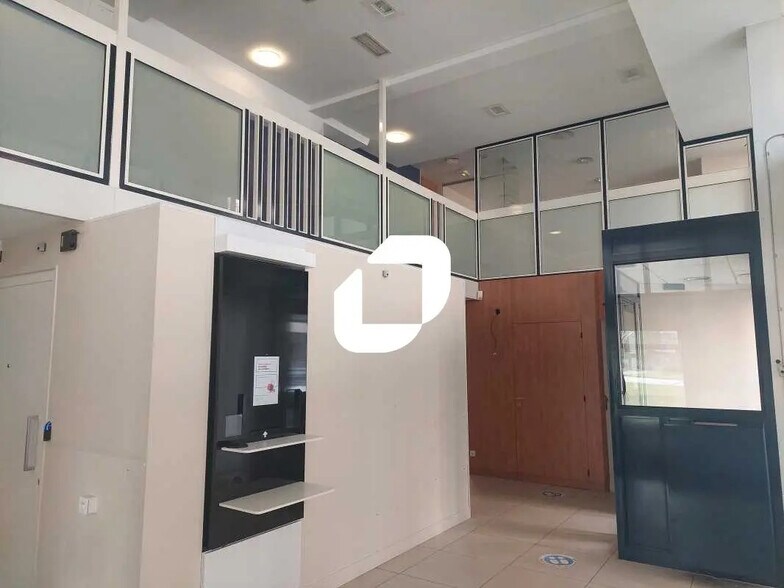 Office in Montigny-le-Bretonneux for lease - Interior Photo - Image 2 of 7