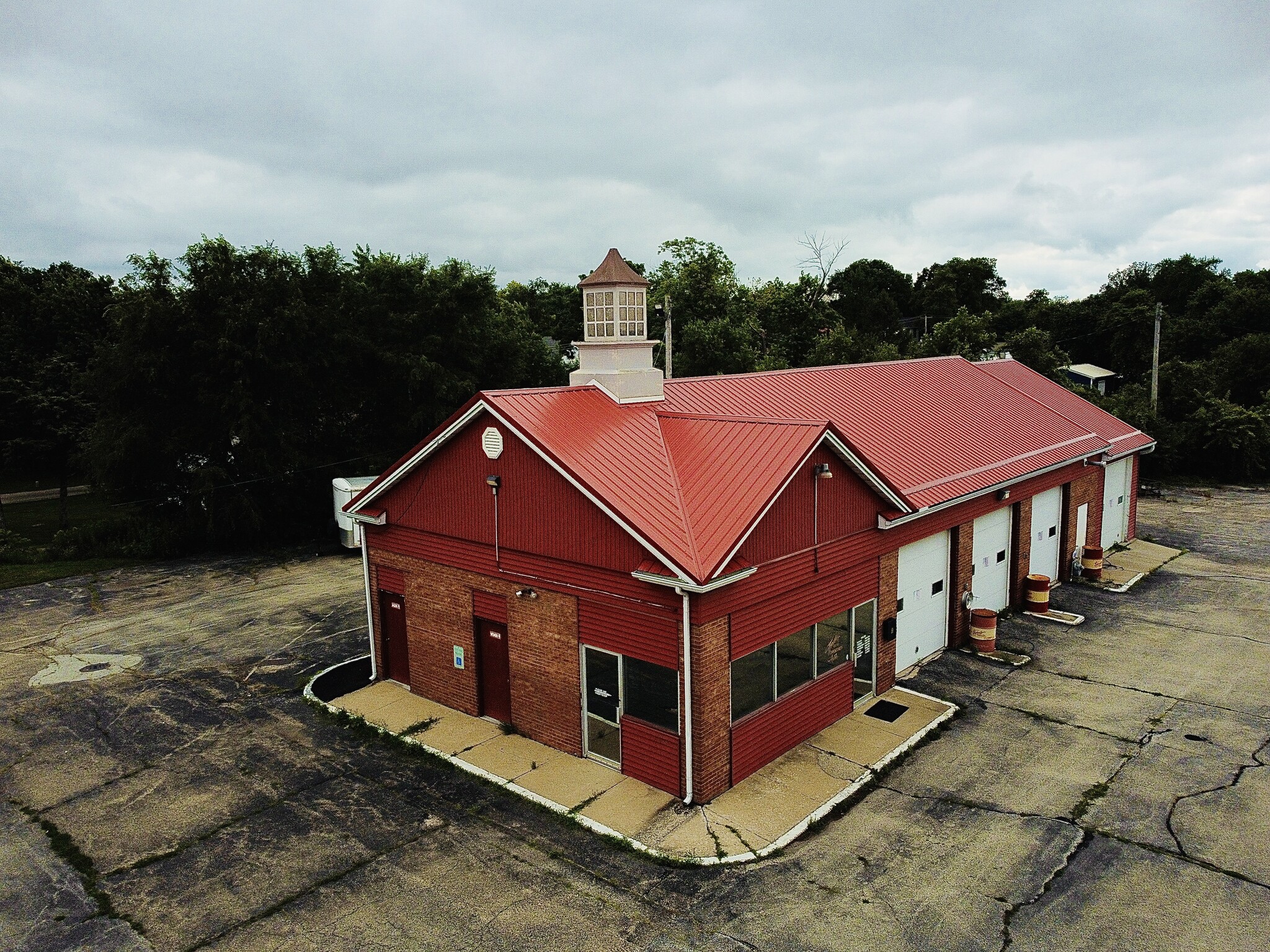 301 S Chestnut St, Le Roy, IL for sale Primary Photo- Image 1 of 13