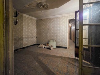 Plus de détails pour Multi-résidentiel à vendre