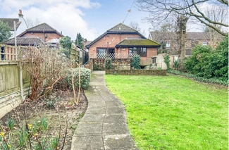 Plus de détails pour 151 Tunbury Ave, Chatham - Soins de santé à vendre