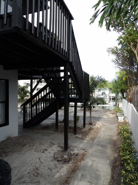 14975 1st St E, Madeira Beach, FL à vendre - Photo du bâtiment - Image 3 de 19