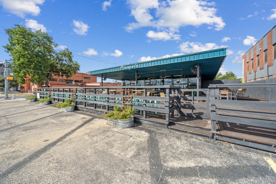 The Davenport portfolio of 2 properties for sale on LoopNet.ca - Primary Photo - Image 1 of 11