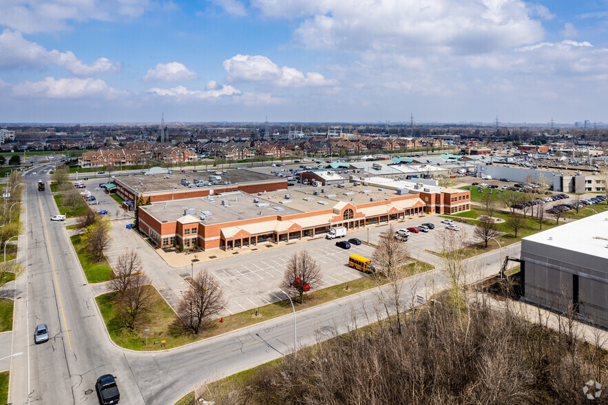 275-395 Rue Kesmark, Dollard-des-Ormeaux, QC à louer - Aérien - Image 2 de 5