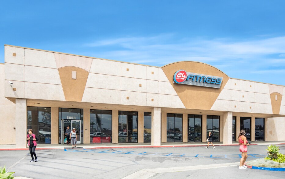 5858 Warner Ave, Huntington Beach, CA à vendre - Photo du bâtiment - Image 2 de 7