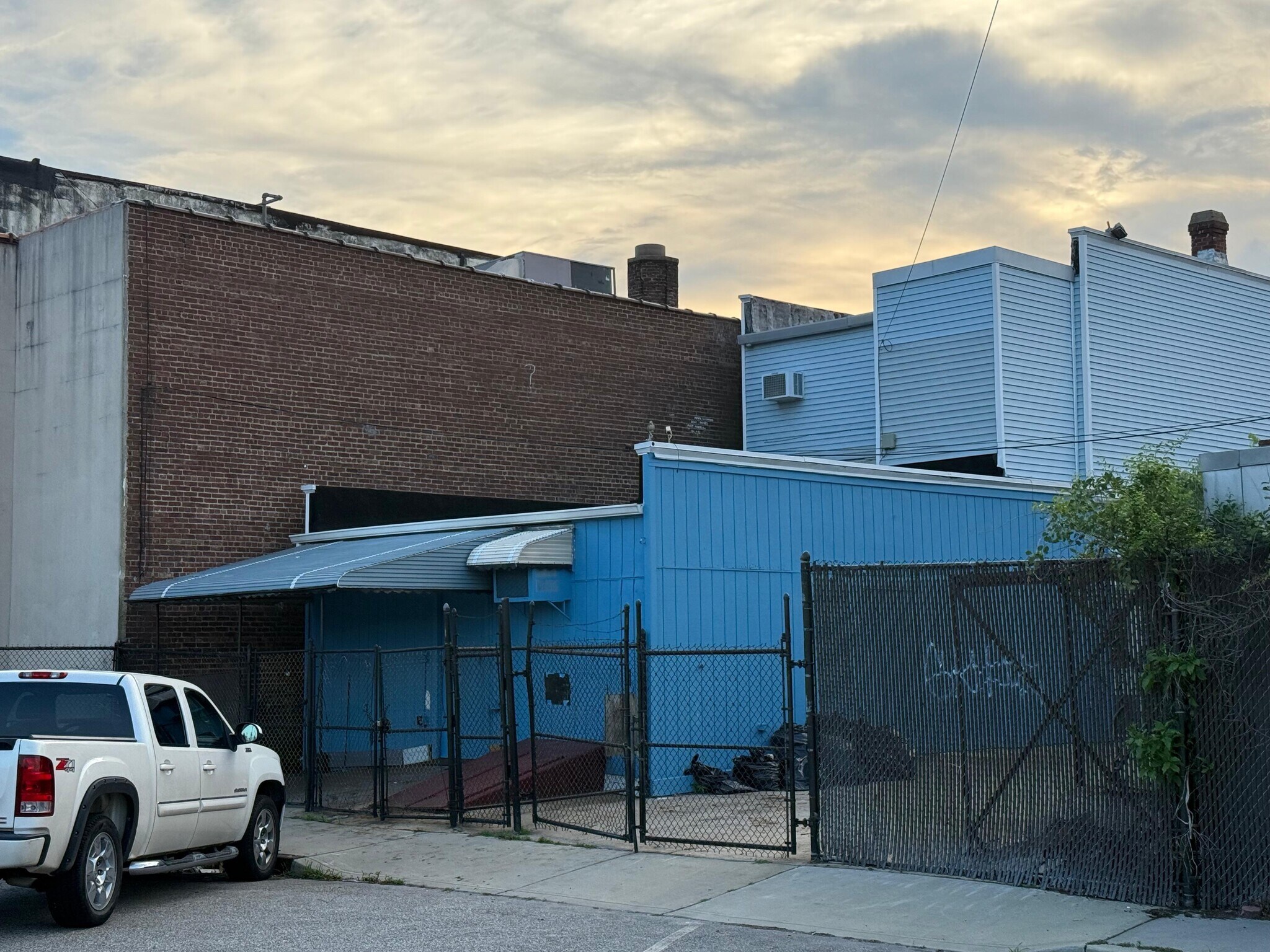 21 E Marie St, Hicksville, NY à vendre Photo du bâtiment- Image 1 de 1