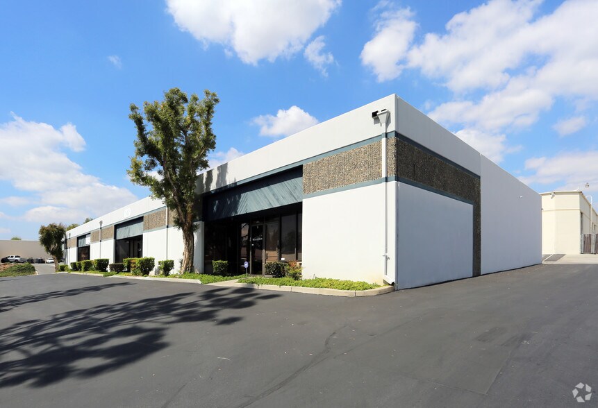 547 W Apollo St, Brea, CA à louer - Photo du bâtiment - Image 3 de 4