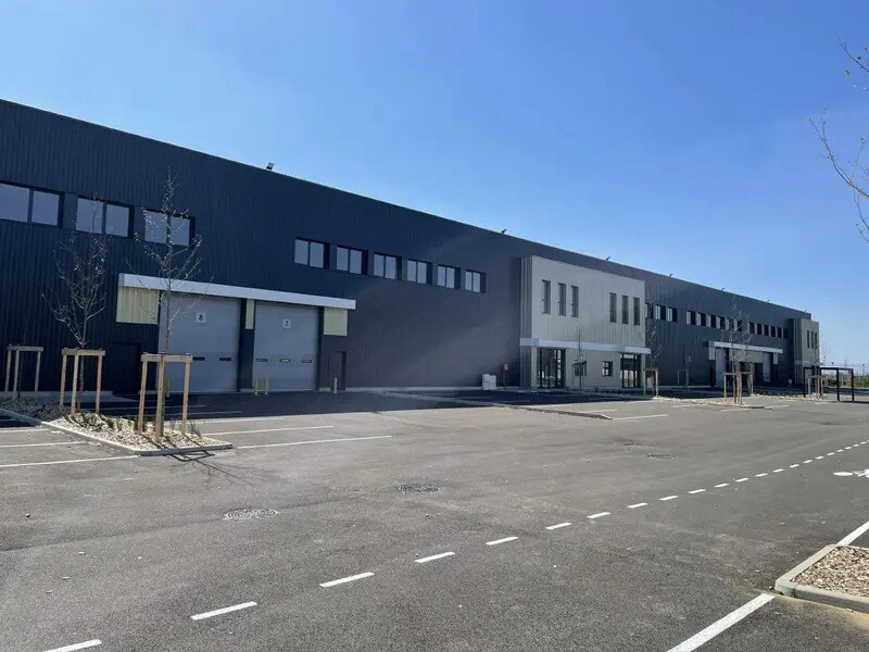 Flex in Saint-Bonnet-de-Mure for lease Building Photo- Image 1 of 12