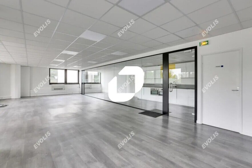 Office in Lognes for lease - Interior Photo - Image 1 of 10