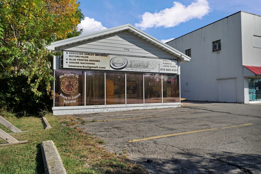 3350-3356 Lapeer Rd portfolio of 2 properties for sale on LoopNet.ca - Building Photo - Image 3 of 9