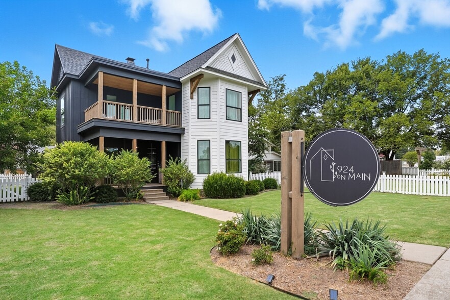 924 S Main St, Broken Arrow, OK for sale - Primary Photo - Image 1 of 101