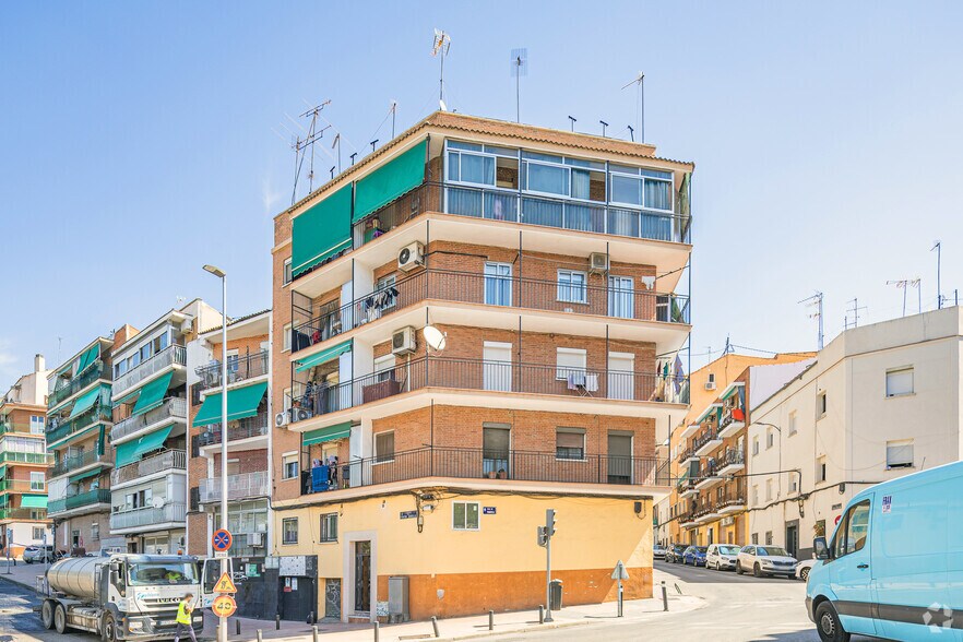 Multifamily in Madrid, Madrid for sale - Primary Photo - Image 1 of 1