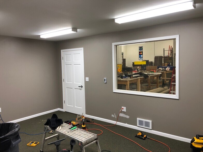 16225-16237 W Ryerson Rd, New Berlin, WI à louer - Photo intérieure - Image 2 de 15