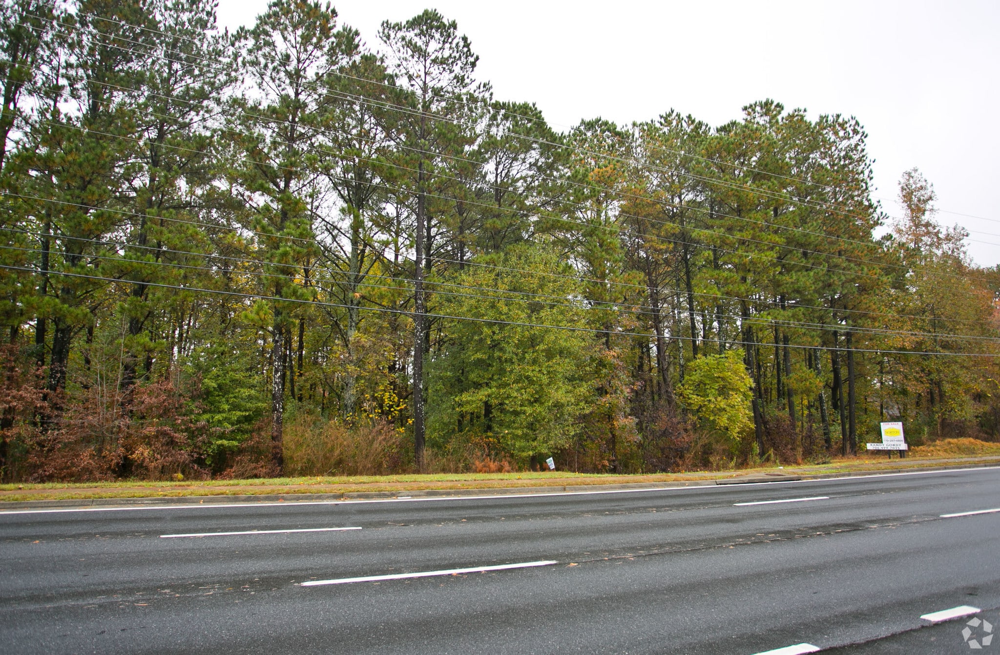 525-545 W Crossville Rd, Roswell, GA for sale Primary Photo- Image 1 of 5