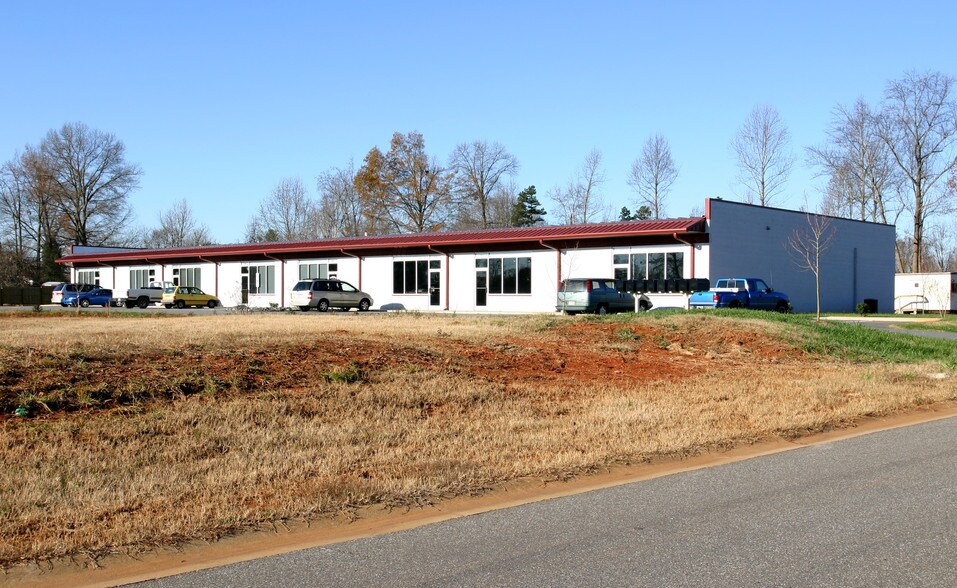 4475-4489 Posterity Ct, Gastonia, NC for lease - Building Photo - Image 2 of 4
