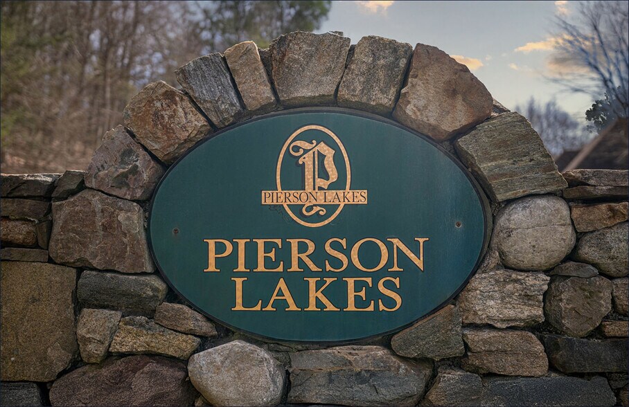 20 Pierson Lks dr, Sloatsburg, NY à vendre - Photo du bâtiment - Image 2 de 8