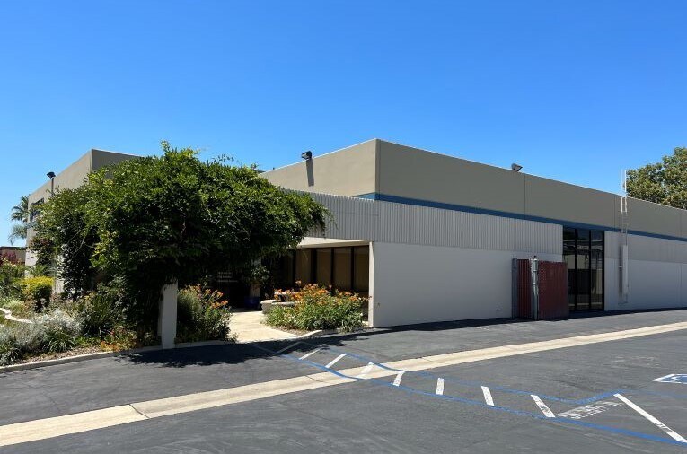 8480 Red Oak St, Rancho Cucamonga, CA à vendre - Photo du bâtiment - Image 2 de 3