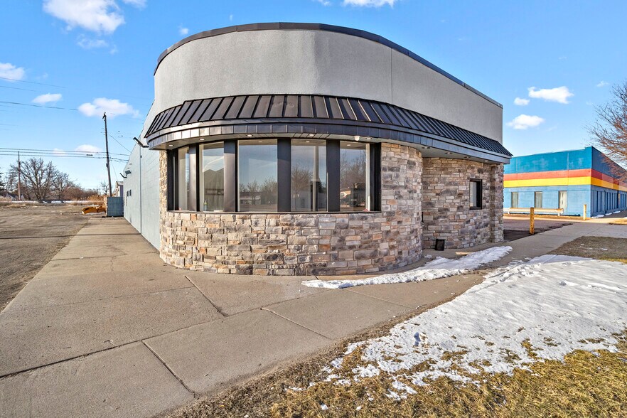 32413 Michigan Ave, Wayne, MI à louer - Photo du bâtiment - Image 3 de 51