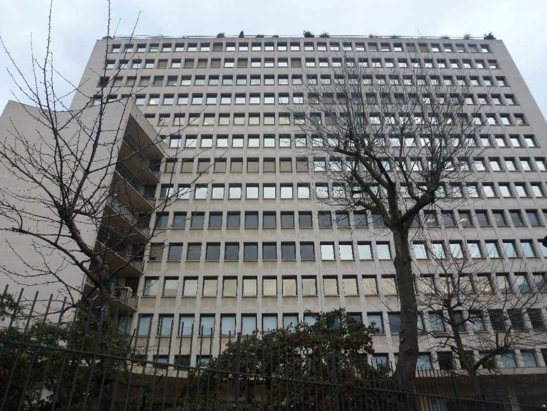Flex in Paris for lease Building Photo- Image 1 of 16