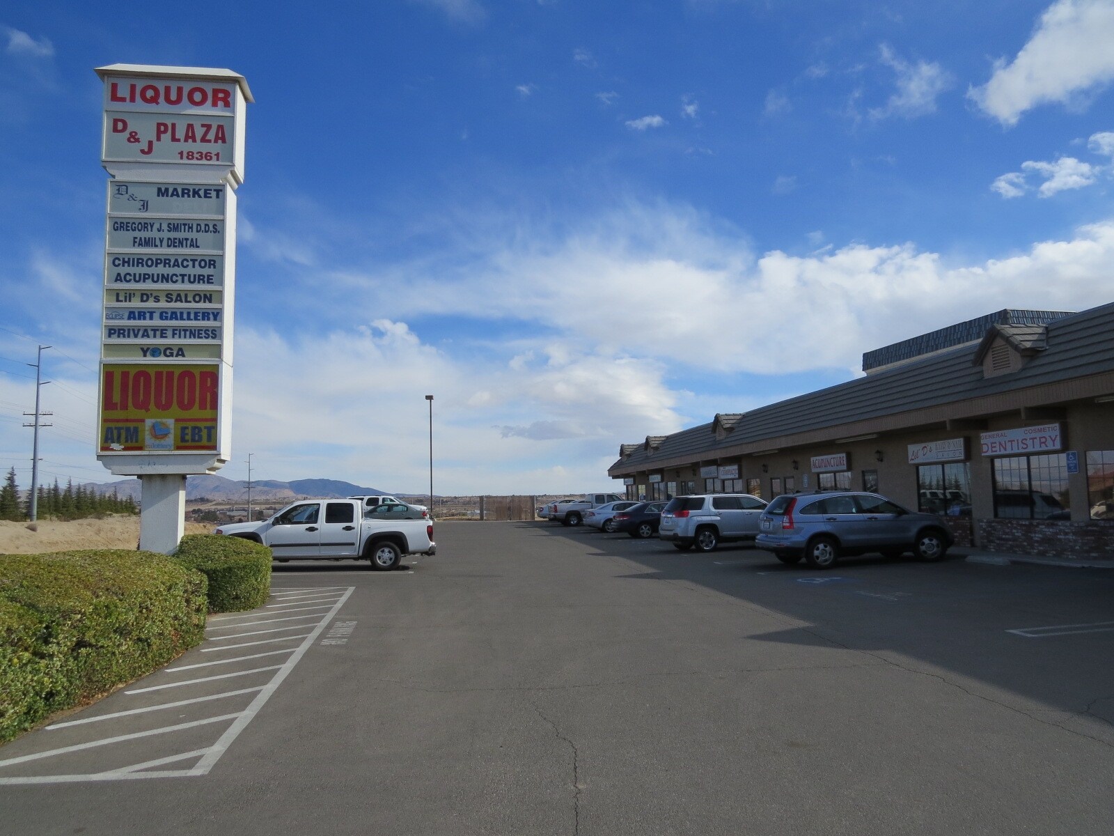 18361 Bear Valley Outer Hwy, Hesperia, CA à louer Photo du bâtiment- Image 1 de 7
