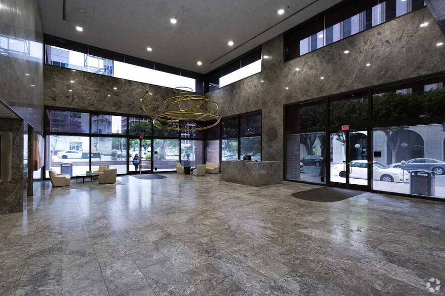 3699 Wilshire Blvd, Los Angeles, CA à louer - Hall d’entrée - Image 3 de 11