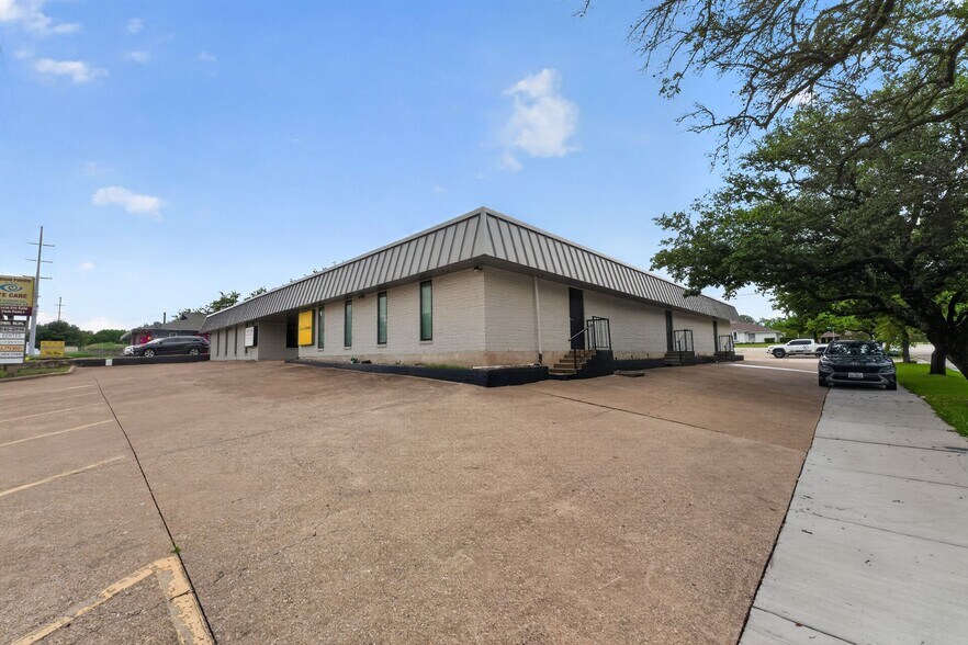 401 W Centerville Rd, Garland, TX à vendre - Photo du bâtiment - Image 3 de 18
