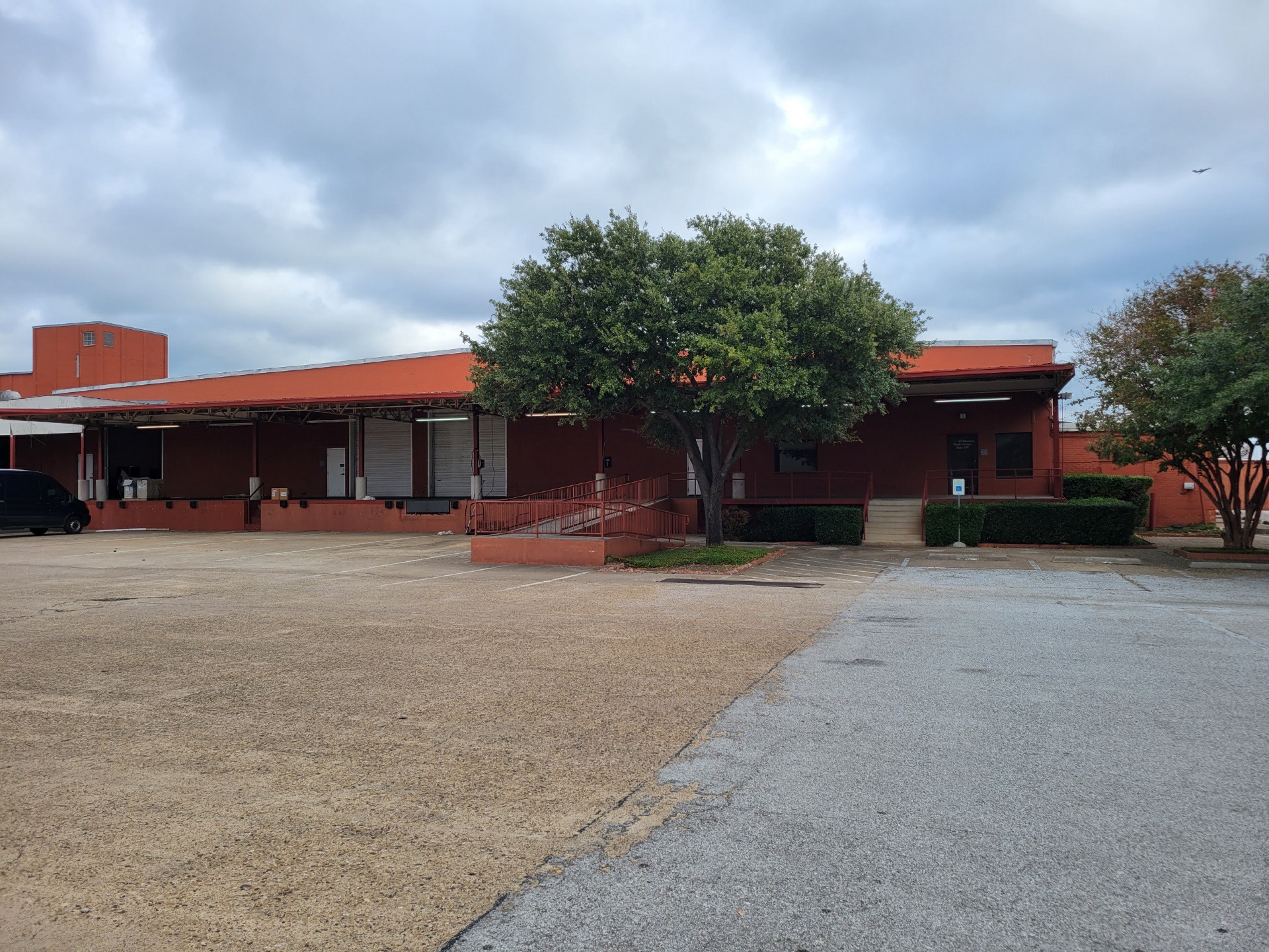 6333 Denton Dr, Dallas, TX for lease Building Photo- Image 1 of 4