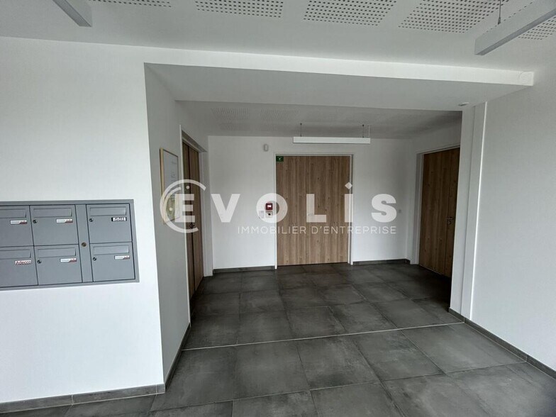 Office in Bruges for lease - Building Photo - Image 2 of 12