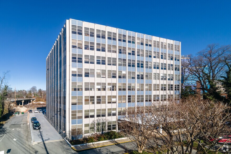 8555 16th St, Silver Spring, MD à louer - Photo du bâtiment - Image 2 de 6