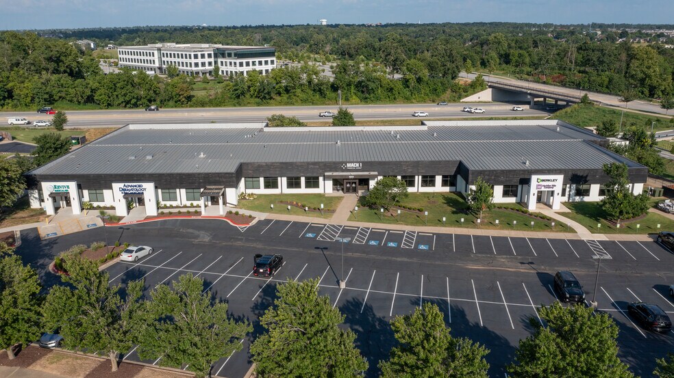 1001 S 52nd St, Rogers, AR for lease - Primary Photo - Image 1 of 5