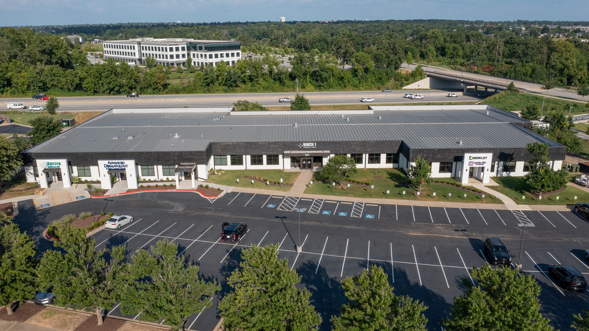 1001 S 52nd St, Rogers, AR à louer Photo principale- Image 1 de 6