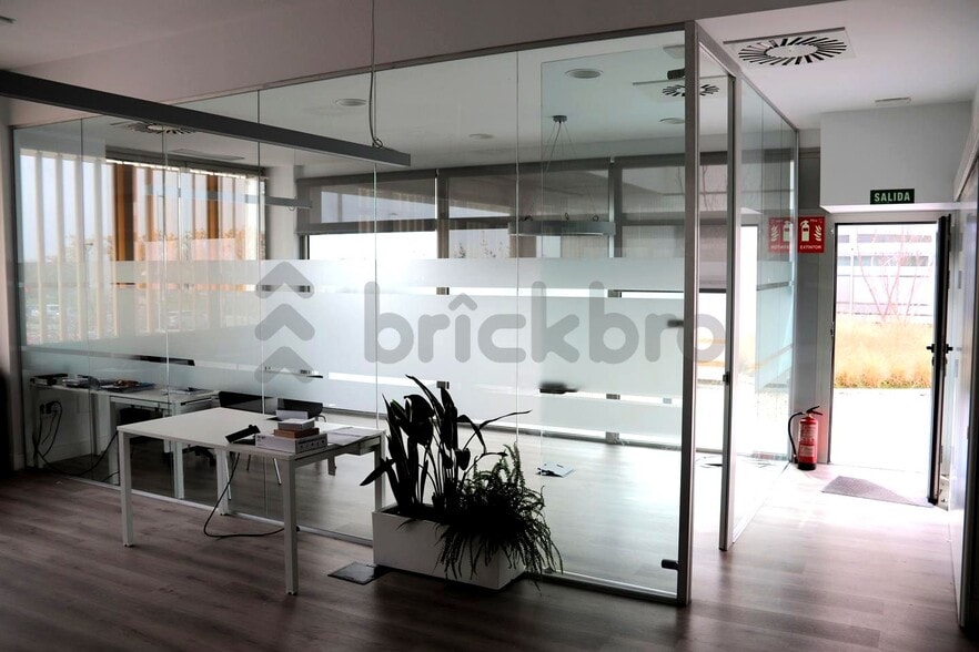 Office in Madrid, Madrid for lease - Interior Photo - Image 3 of 9