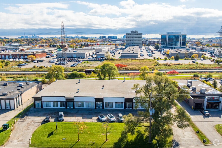 81 Brisbane Rd, Toronto, ON à vendre - Aérien - Image 3 de 3