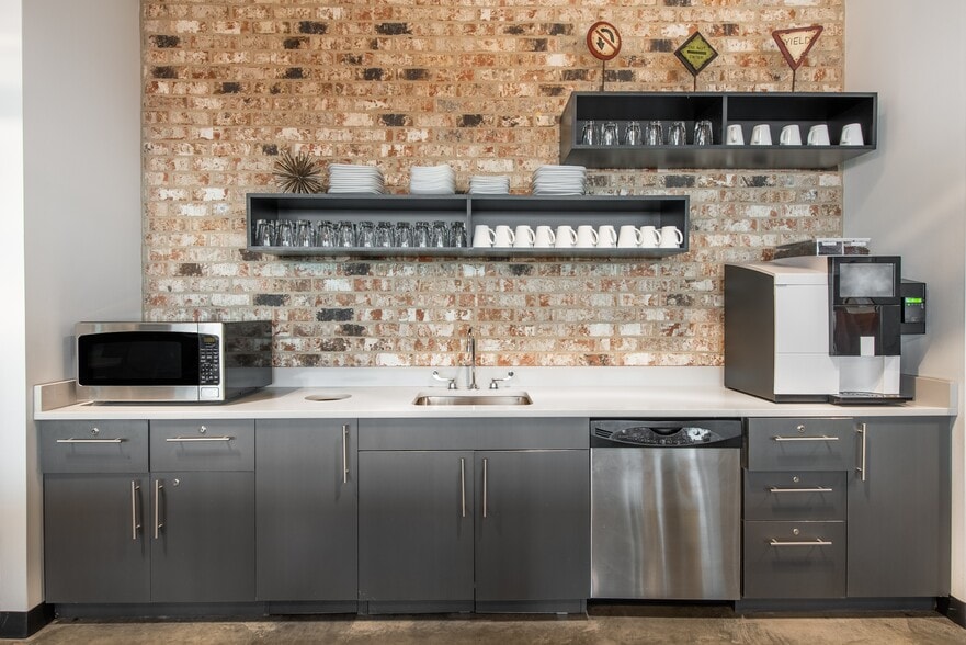 4242 Six Forks Rd, Raleigh, NC for lease - Interior Photo - Image 3 of 14